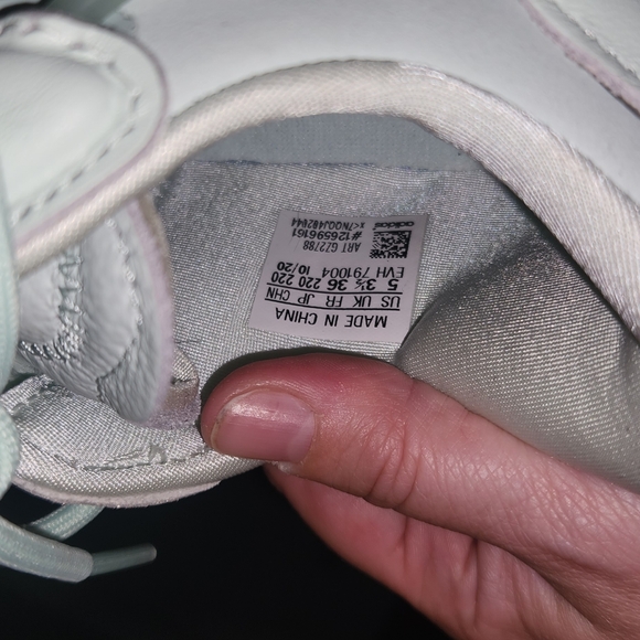 Adidas Ozweegos - Picture 6 of 6